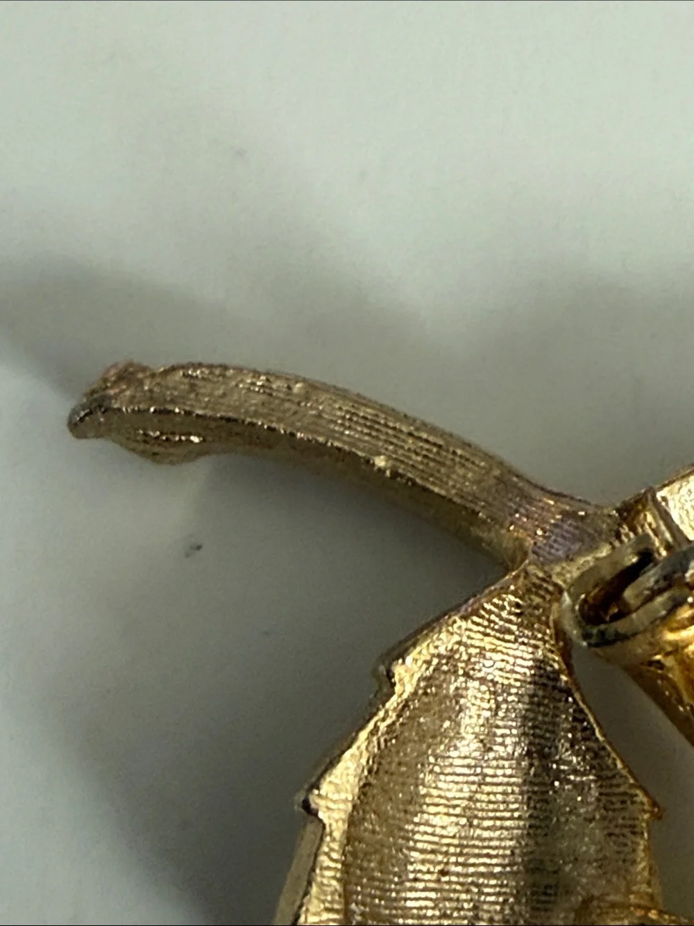 Vintage Gold-Tone Rose Brooch with Pearl Accent - Women Jewelry pin Classic